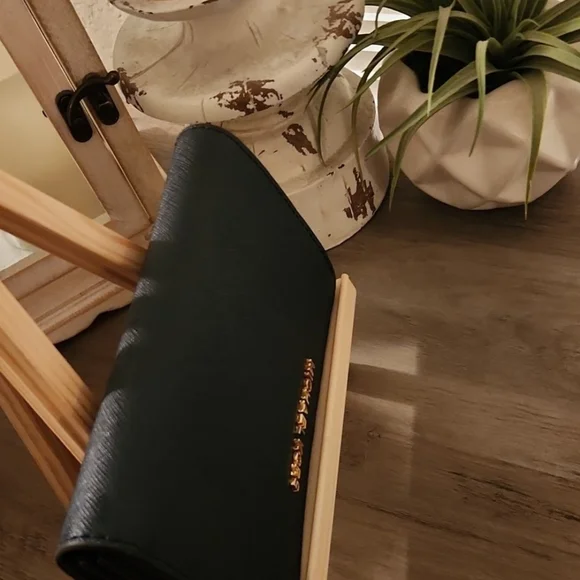 Michael Kors Navy Blue Wallet - Picture 3 of 11